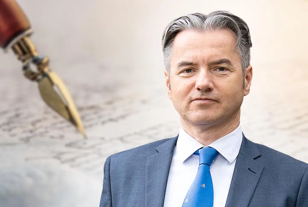 Portret avtorja politične kolumne